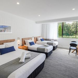 Standard Room Queen 2 Single Beds
